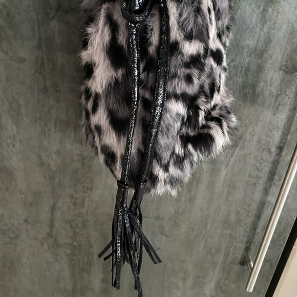 NWT JOCELYN GREY LEOPARD RABBIT FUR BUCKET PURSE - Picture 2 of 8